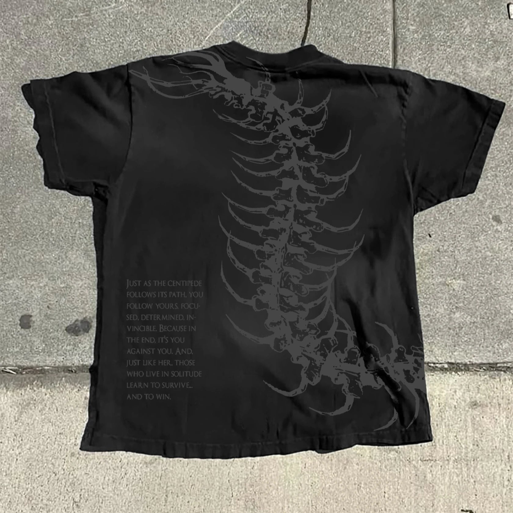 Vintage Dark Centipede Skeletal Graphic Cotton Print T-shirt Men Y2K Summer Short Sleeves Oversize T-shirt Women Casual Tee Tops